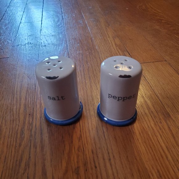 Canvas Home Tinware Salt & Pepper Shakers - NEW - Picture 4 of 8